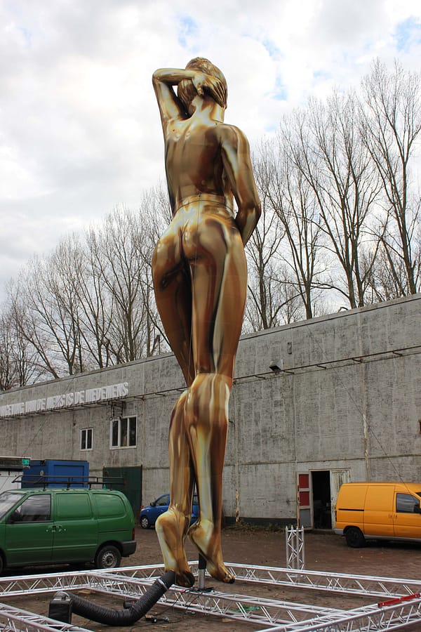 9m inflatable gold venus standing outside